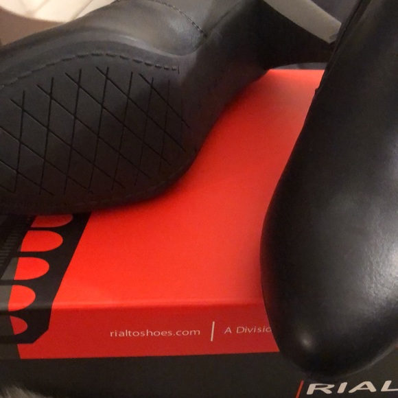 Rialto Black Shoe-Style:Sarina - Picture 2 of 5